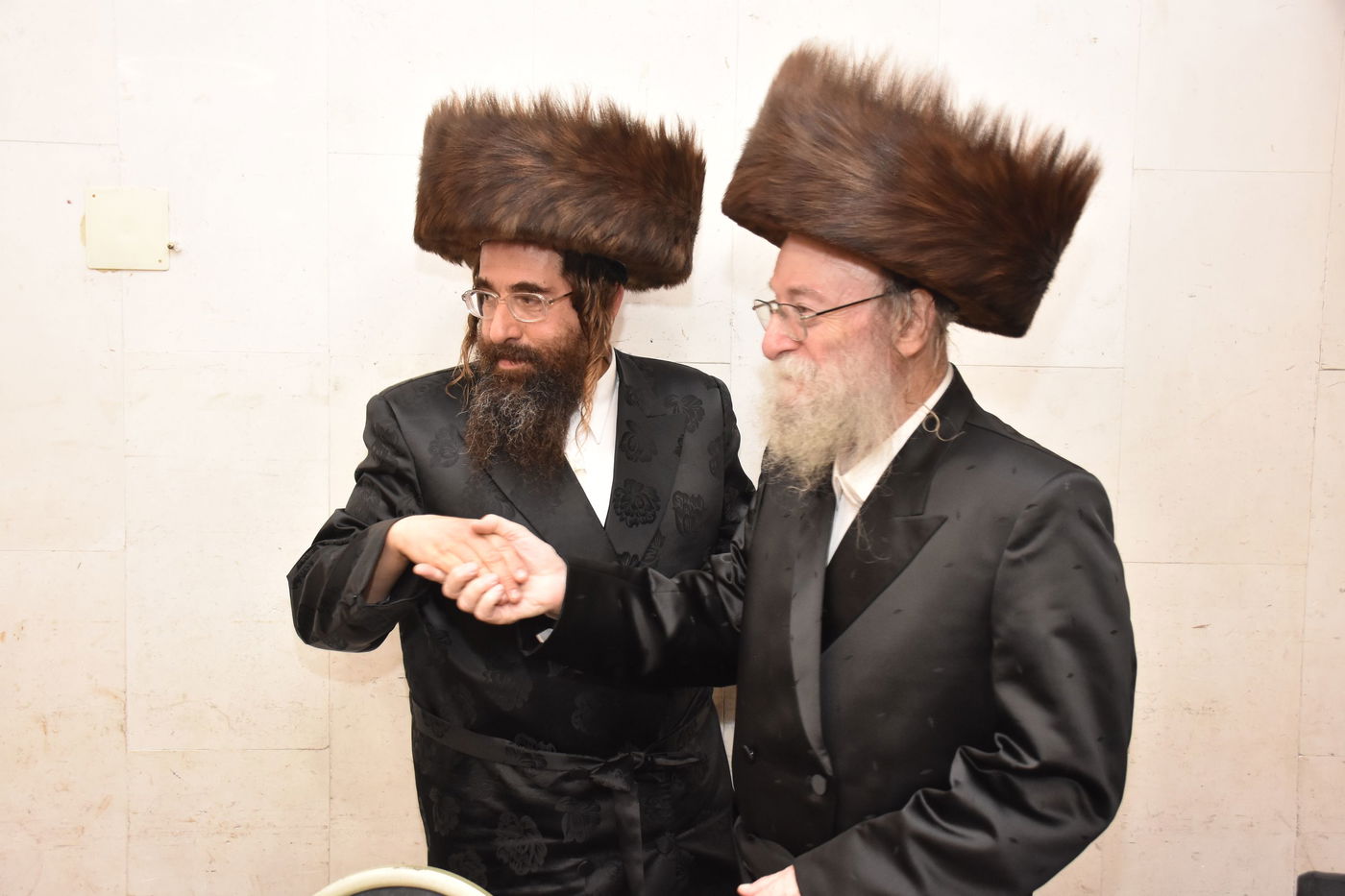 שמחת שבע הברכות בחצרות מאקאווא - טשארנוביל - קאסאן 