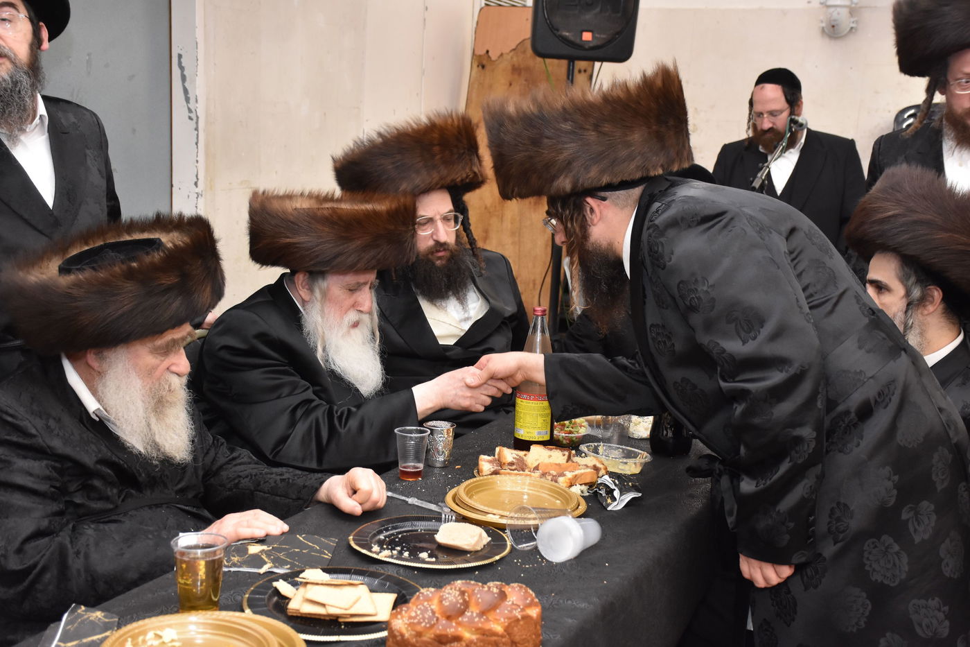 שמחת שבע הברכות בחצרות מאקאווא - טשארנוביל - קאסאן 