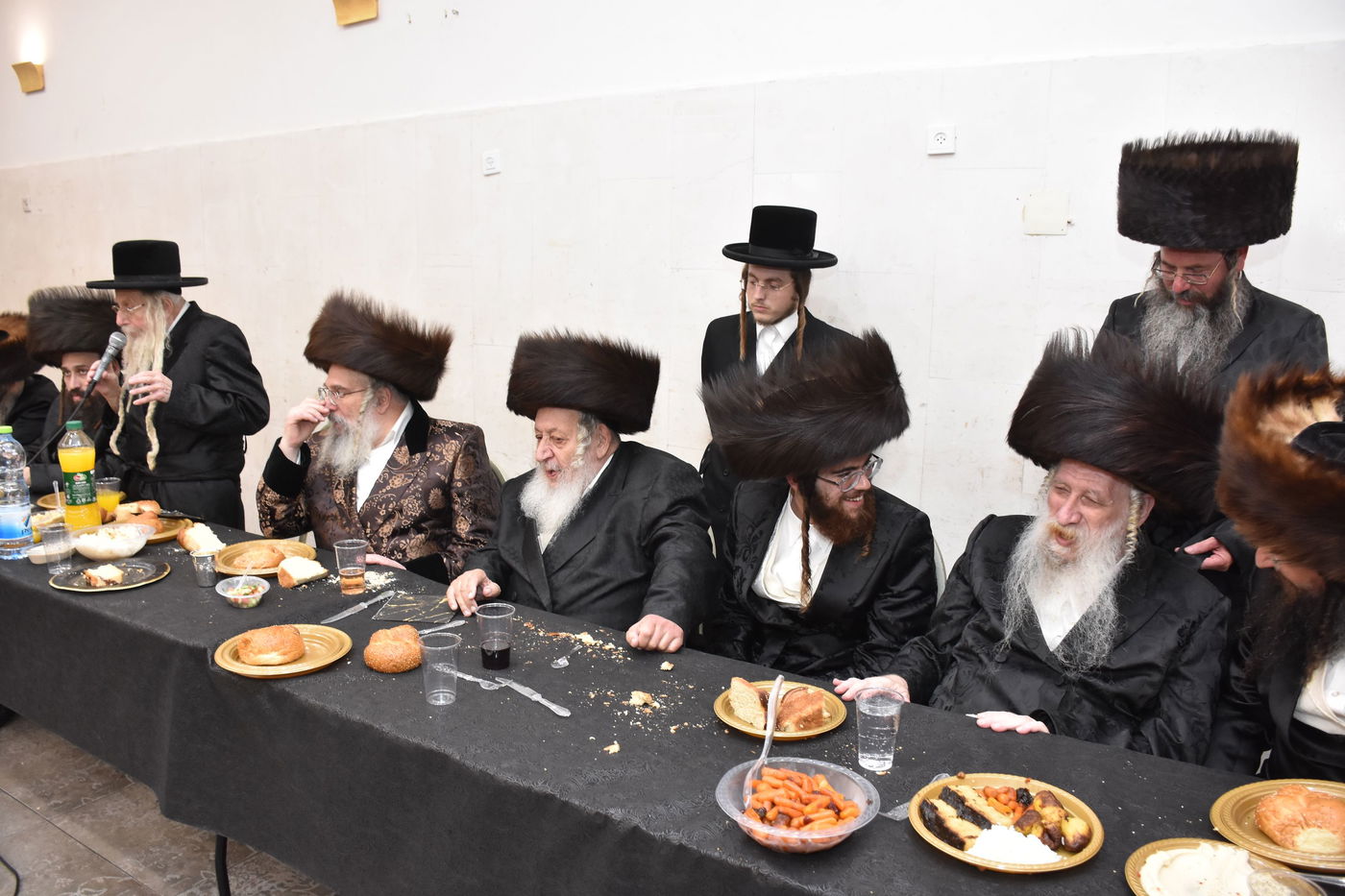 שמחת שבע הברכות בחצרות מאקאווא - טשארנוביל - קאסאן 