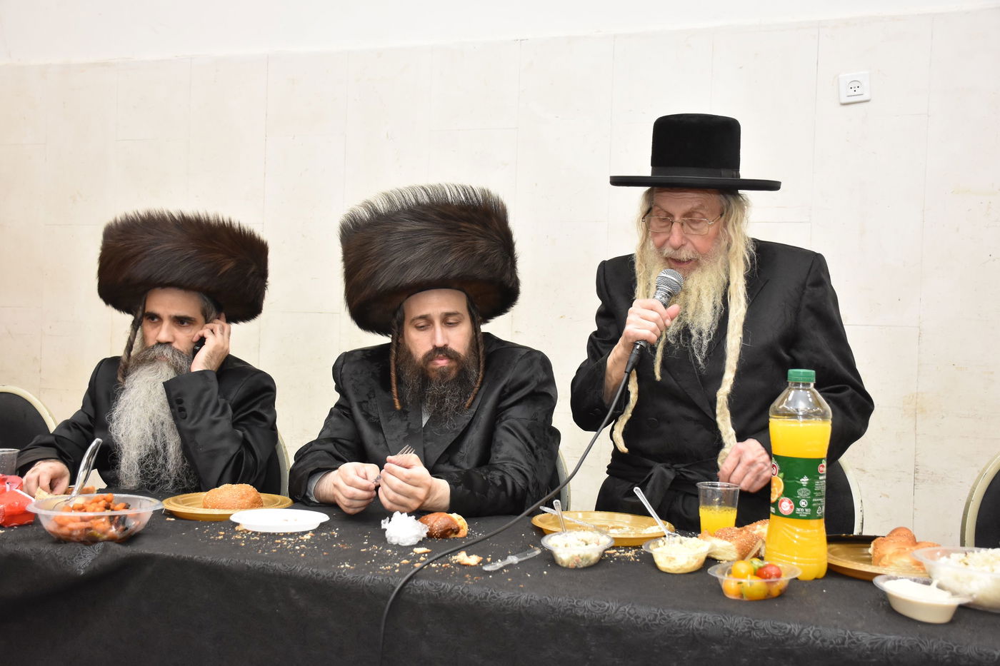 שמחת שבע הברכות בחצרות מאקאווא - טשארנוביל - קאסאן 