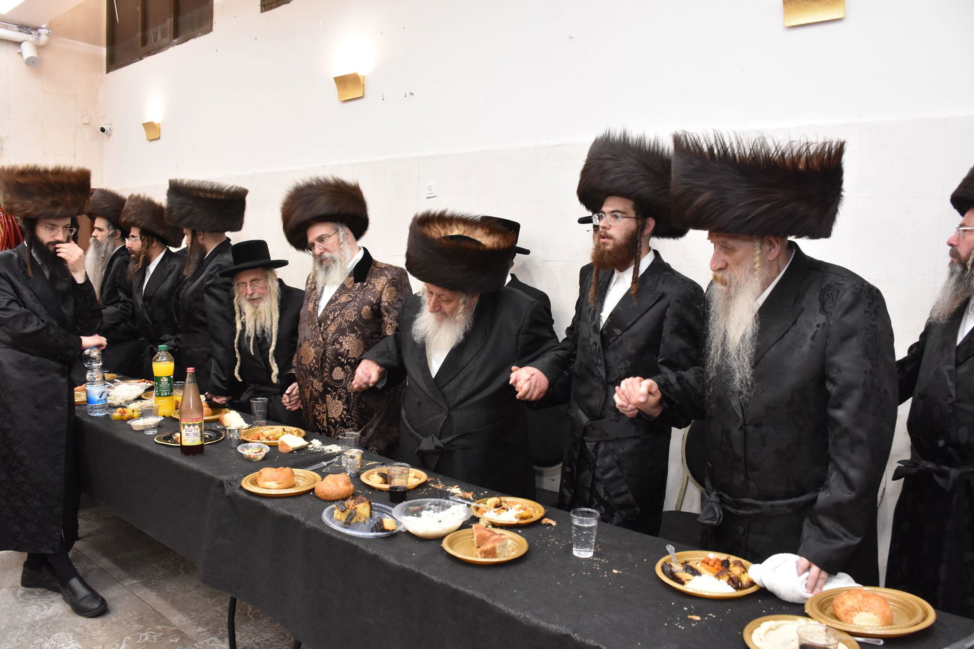 שמחת שבע הברכות בחצרות מאקאווא - טשארנוביל - קאסאן 