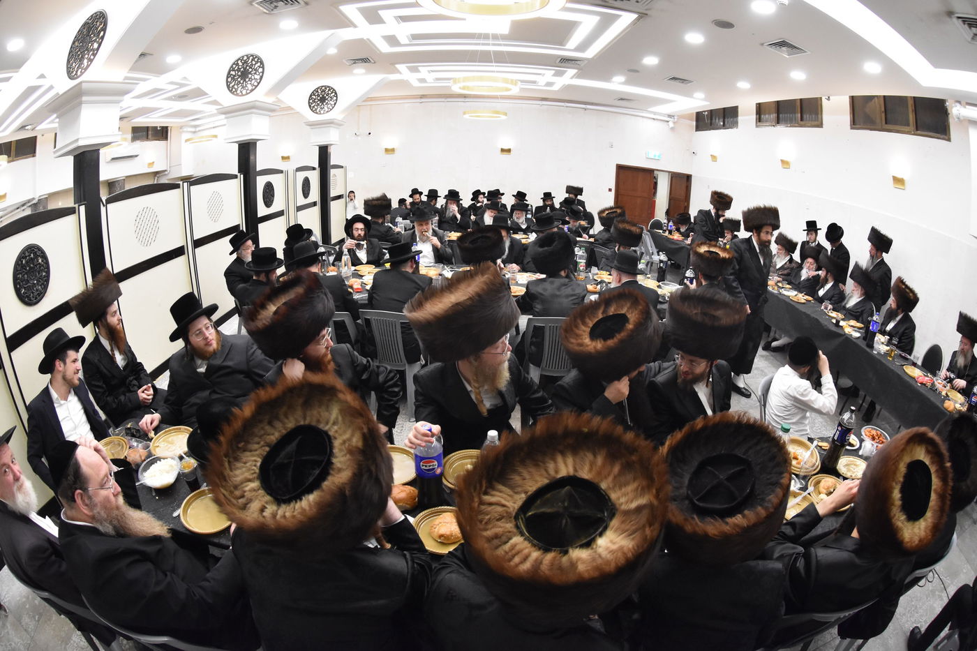 שמחת שבע הברכות בחצרות מאקאווא - טשארנוביל - קאסאן 