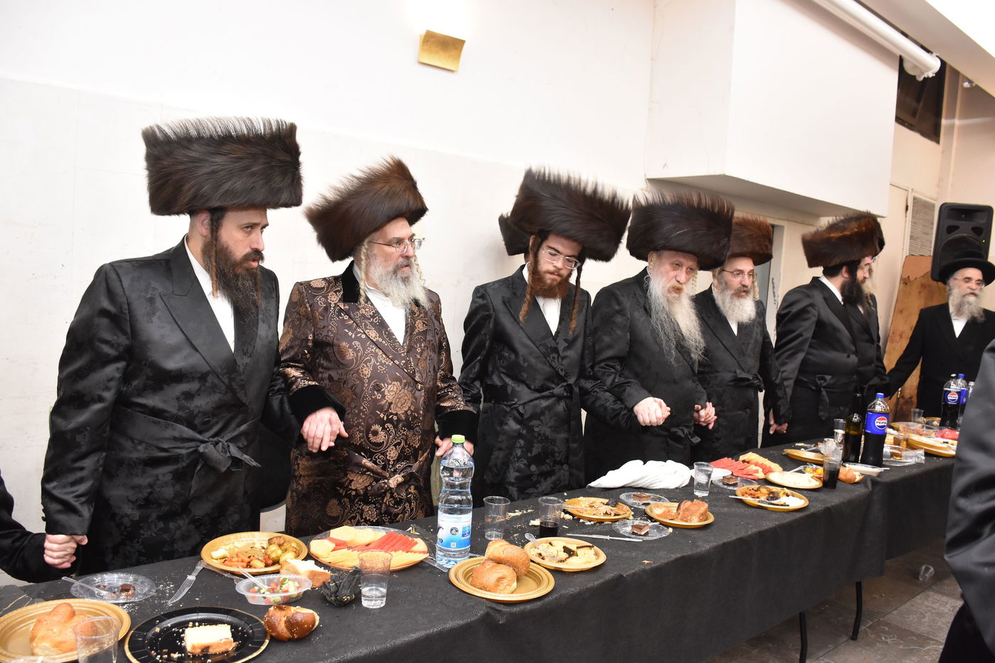 שמחת שבע הברכות בחצרות מאקאווא - טשארנוביל - קאסאן 