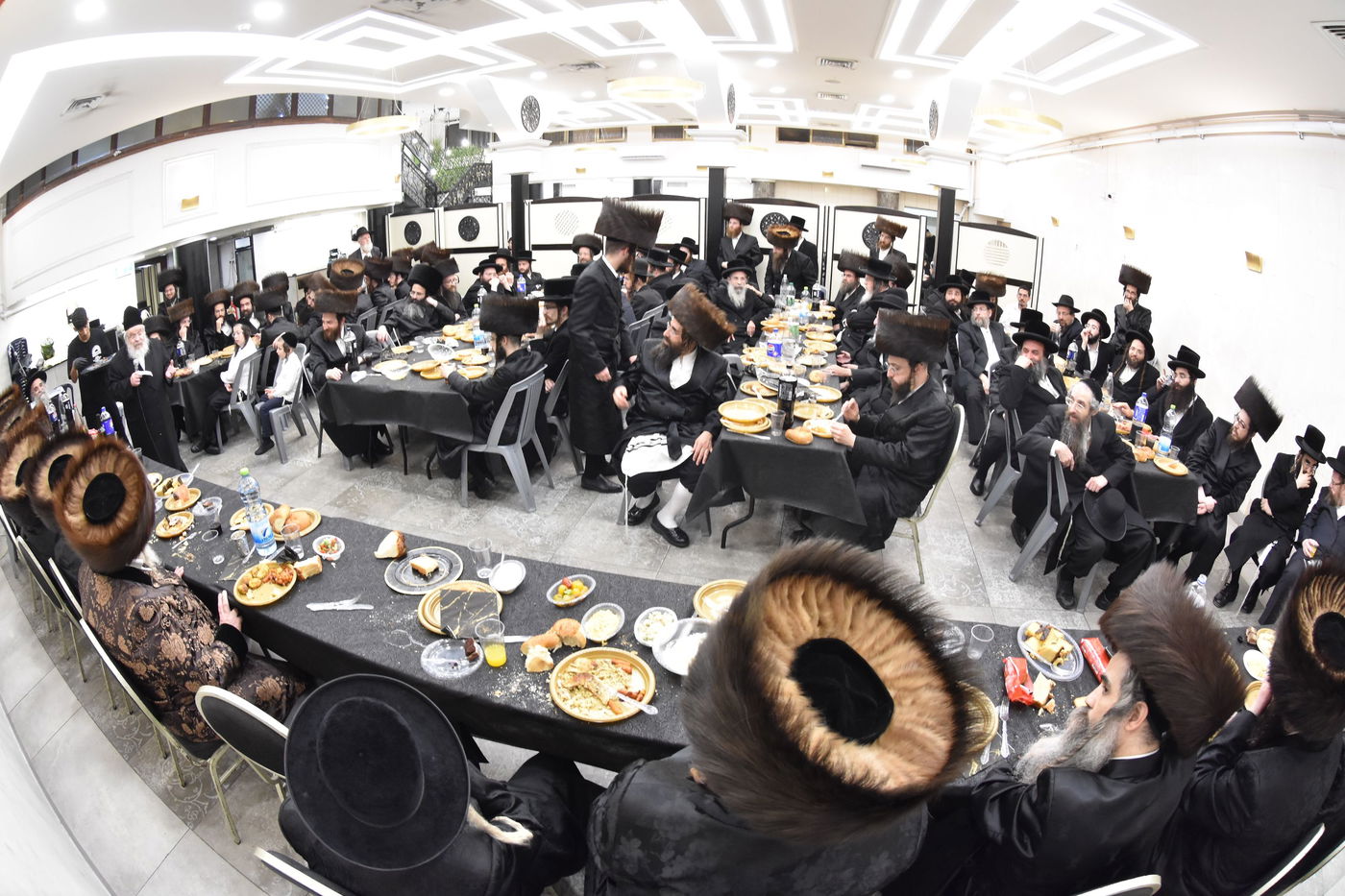 שמחת שבע הברכות בחצרות מאקאווא - טשארנוביל - קאסאן 