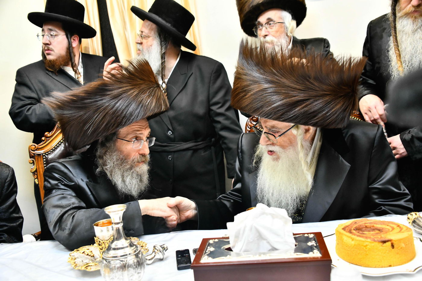 הרבי מצאנז בשמחת הוואכט נאכט לנכד הרה"צ רבי אלימלך בידרמן