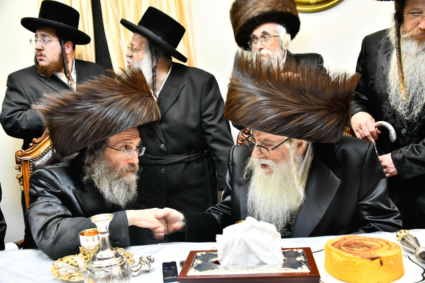 הרבי מצאנז בשמחת הוואכט נאכט לנכד הרה"צ רבי אלימלך בידרמן