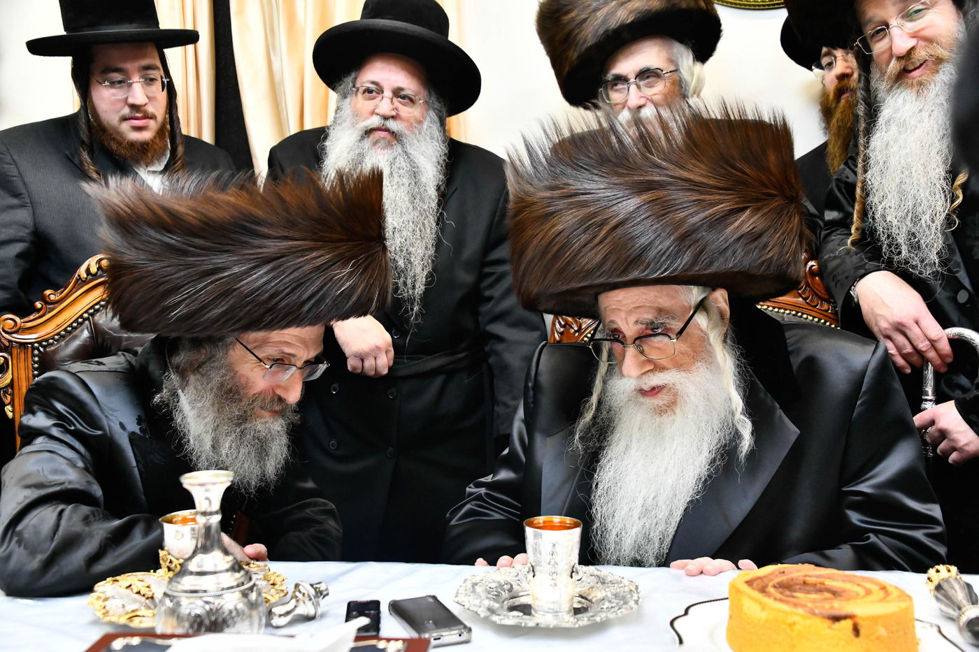 הרבי מצאנז בשמחת הוואכט נאכט לנכד הרה"צ רבי אלימלך בידרמן