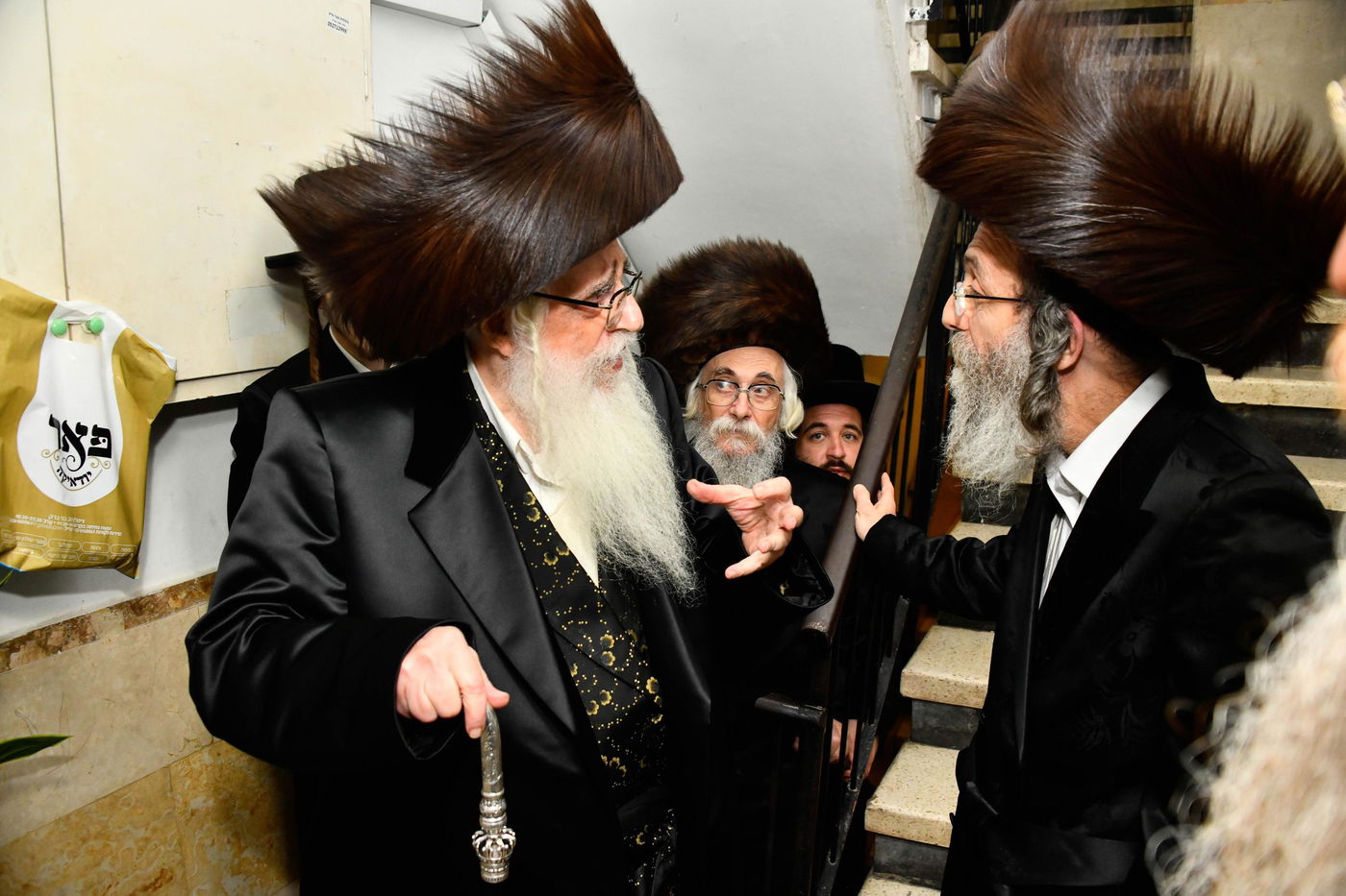 הרבי מצאנז בשמחת הוואכט נאכט לנכד הרה"צ רבי אלימלך בידרמן