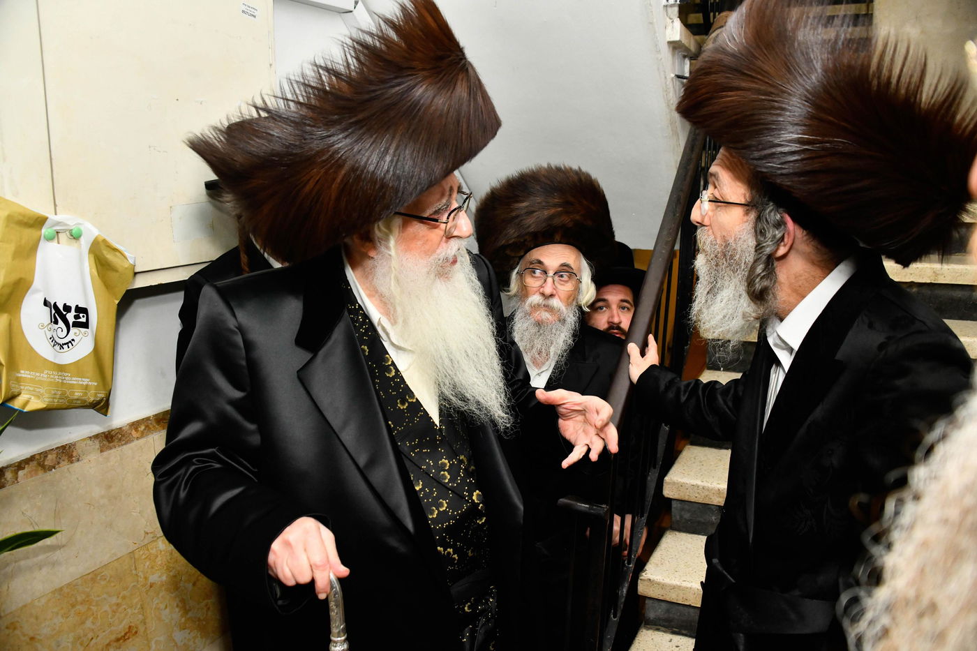 הרבי מצאנז בשמחת הוואכט נאכט לנכד הרה"צ רבי אלימלך בידרמן