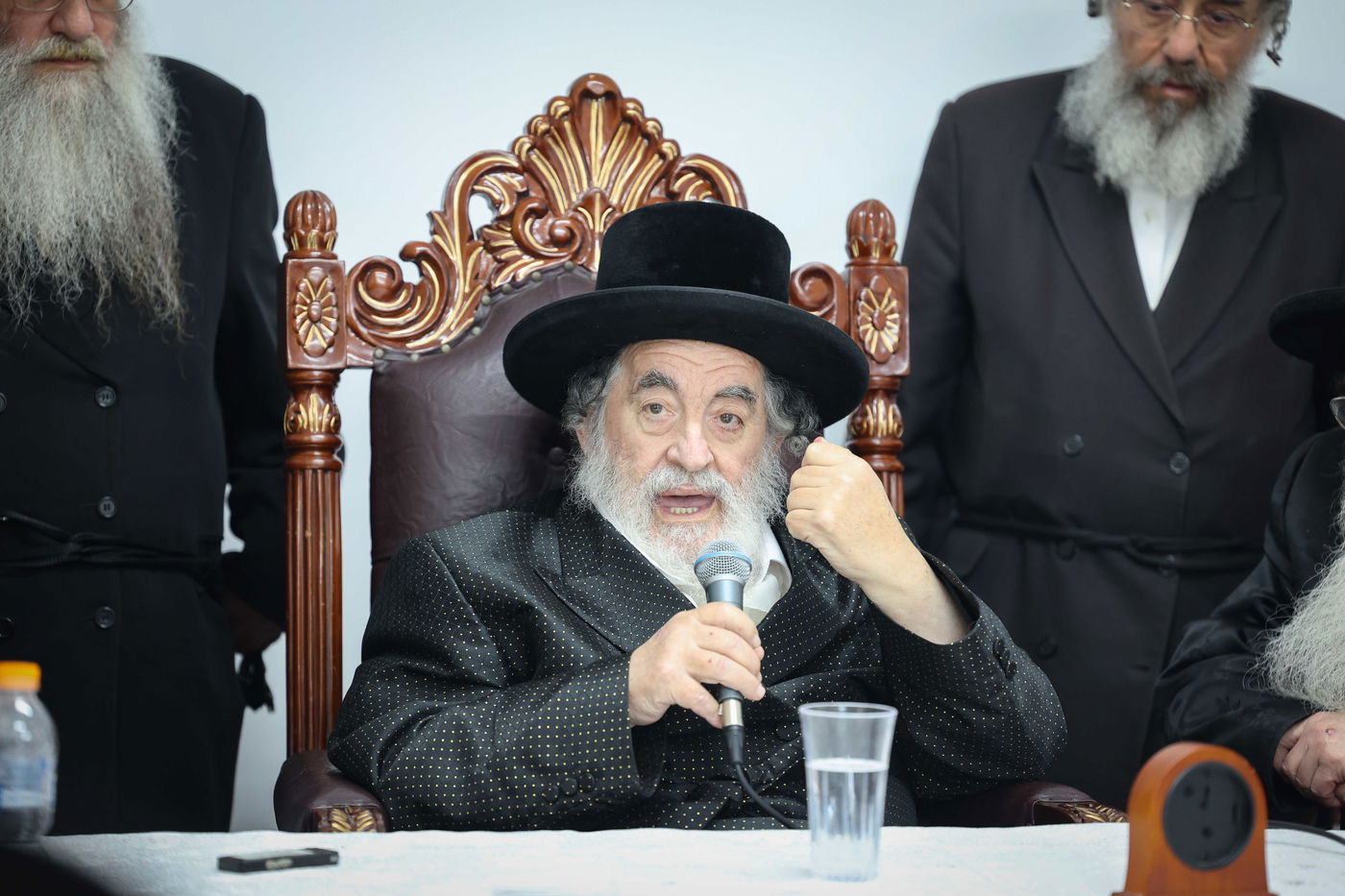 כינוס רבני ויז'ניץ במעון האדמו"ר במושב אורה