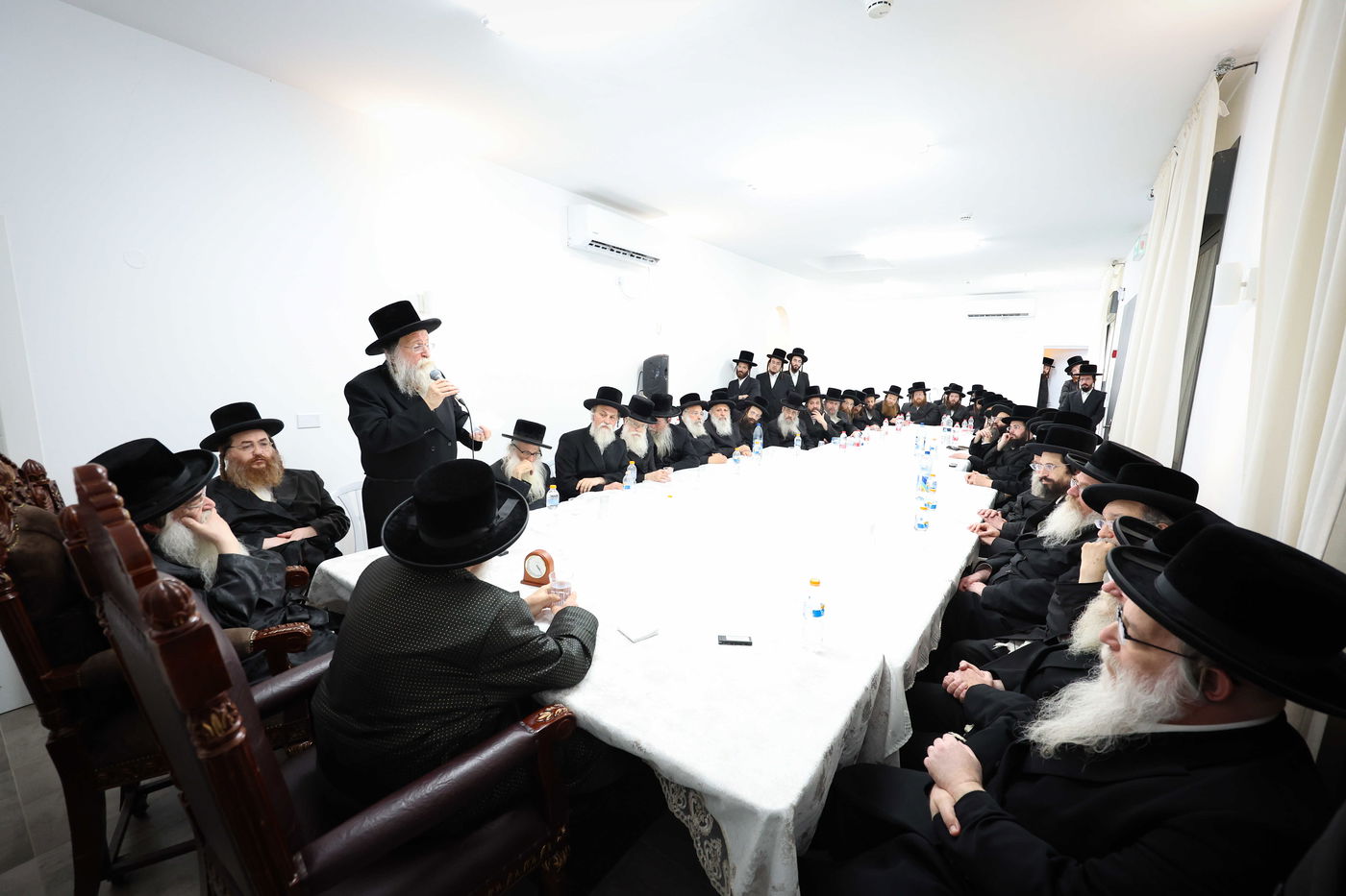 כינוס רבני ויז'ניץ במעון האדמו"ר במושב אורה