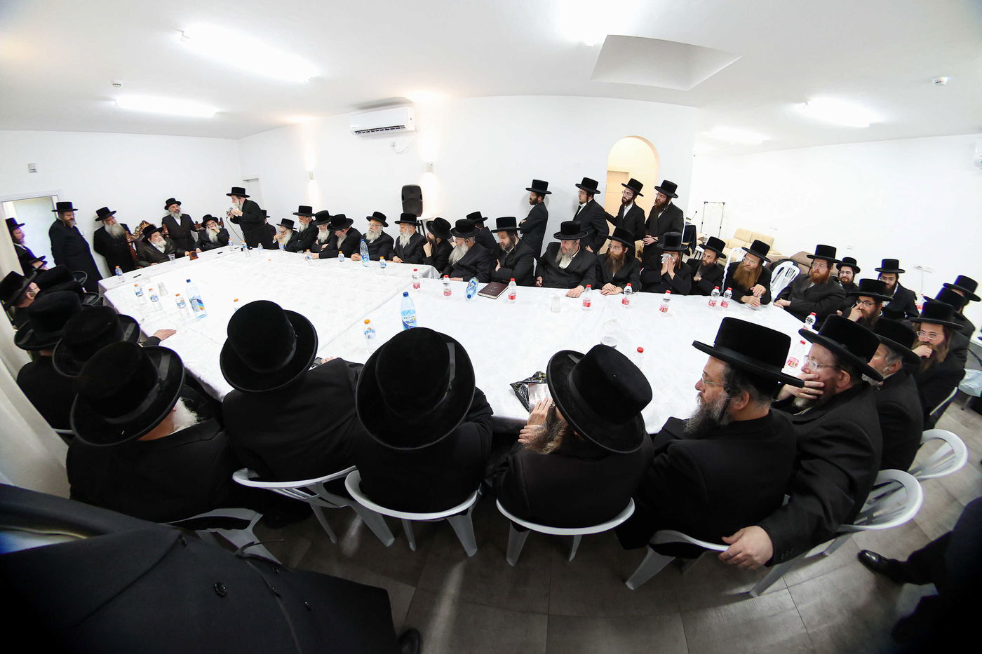 כינוס רבני ויז'ניץ במעון האדמו"ר במושב אורה