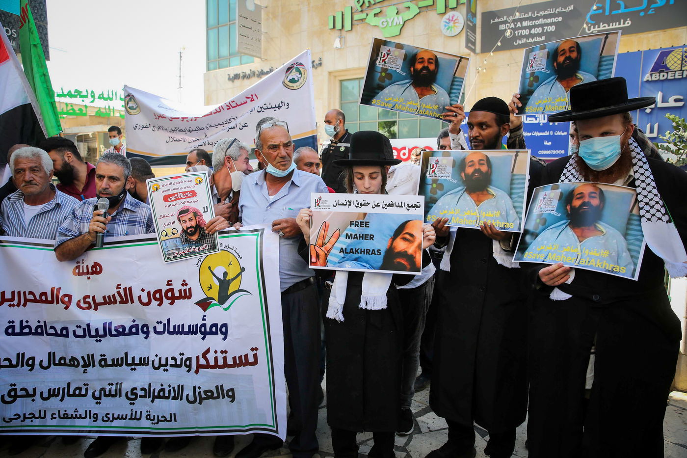 נטורי קרתא משתתפים במחאה בחברון בעד אסיר פלסטיני השובת רעב