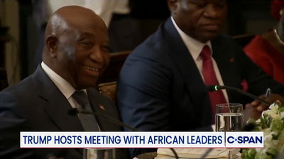 הפדיחה של טראמפ - מול המצלמות: "מאיפה האנגלית הטובה הזאת?"