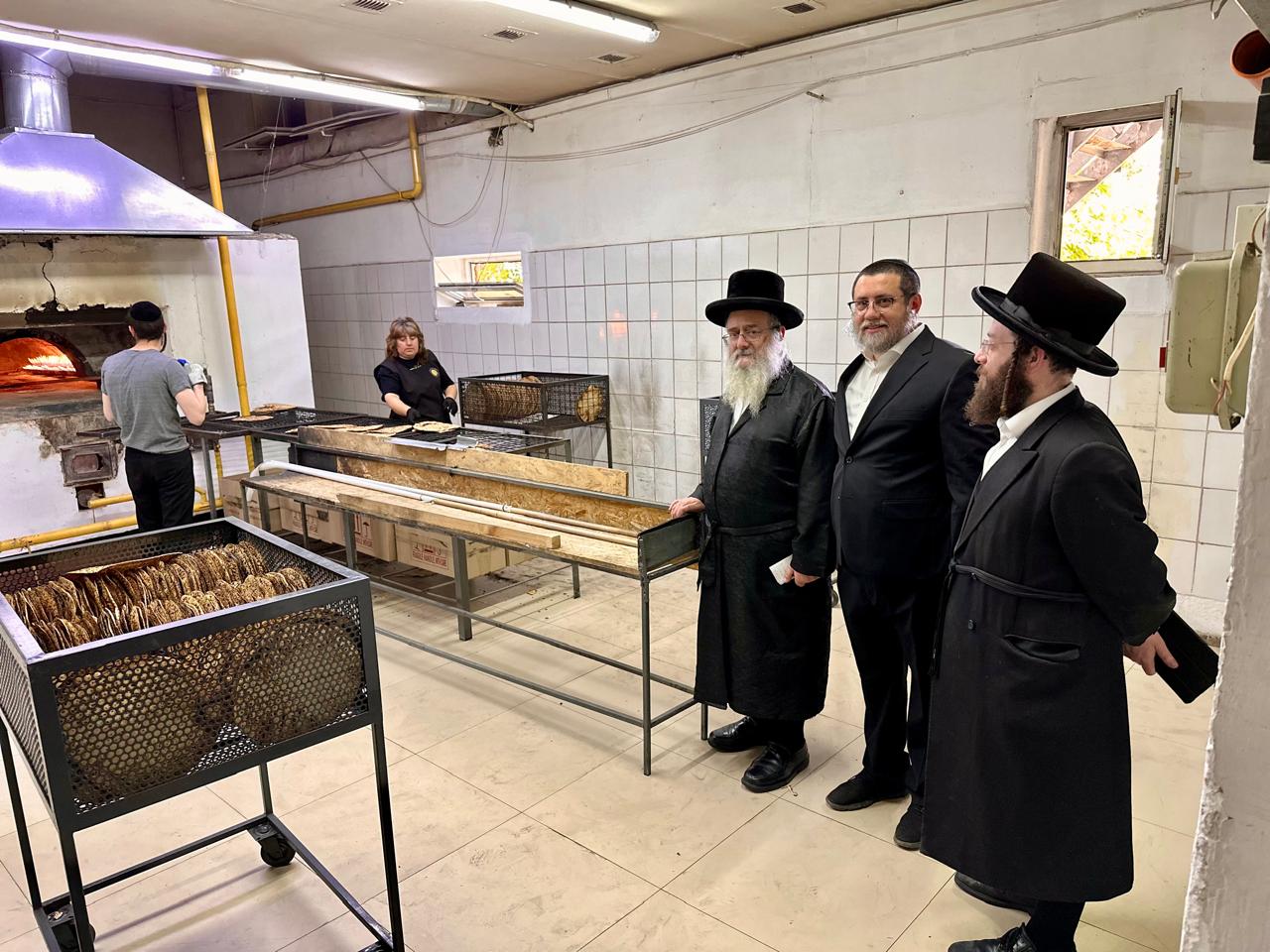 'שיעור כללי' בעיר האוקראינית: הדיין הבכיר מול עשרות ילדי שלוחים