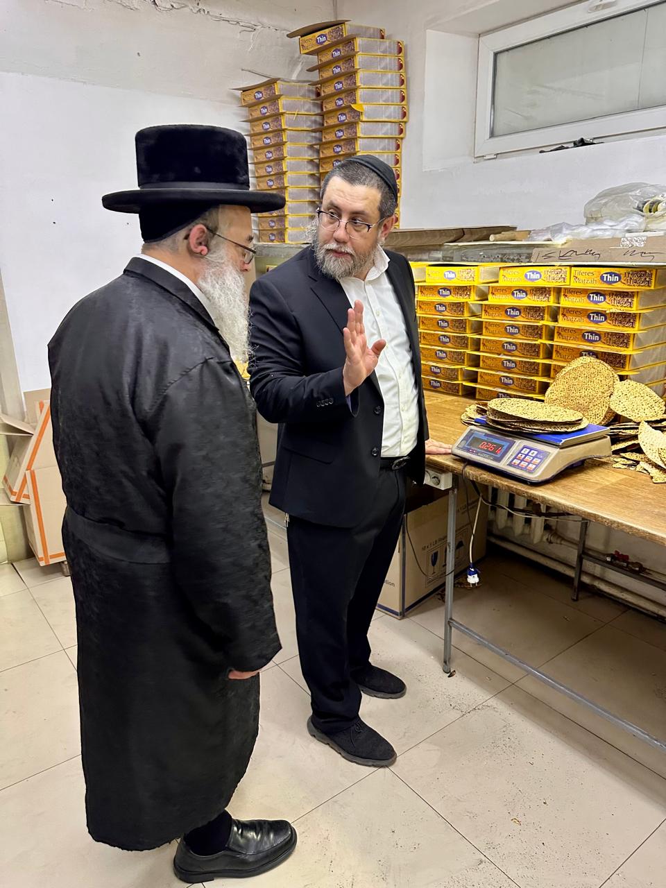 'שיעור כללי' בעיר האוקראינית: הדיין הבכיר מול עשרות ילדי שלוחים