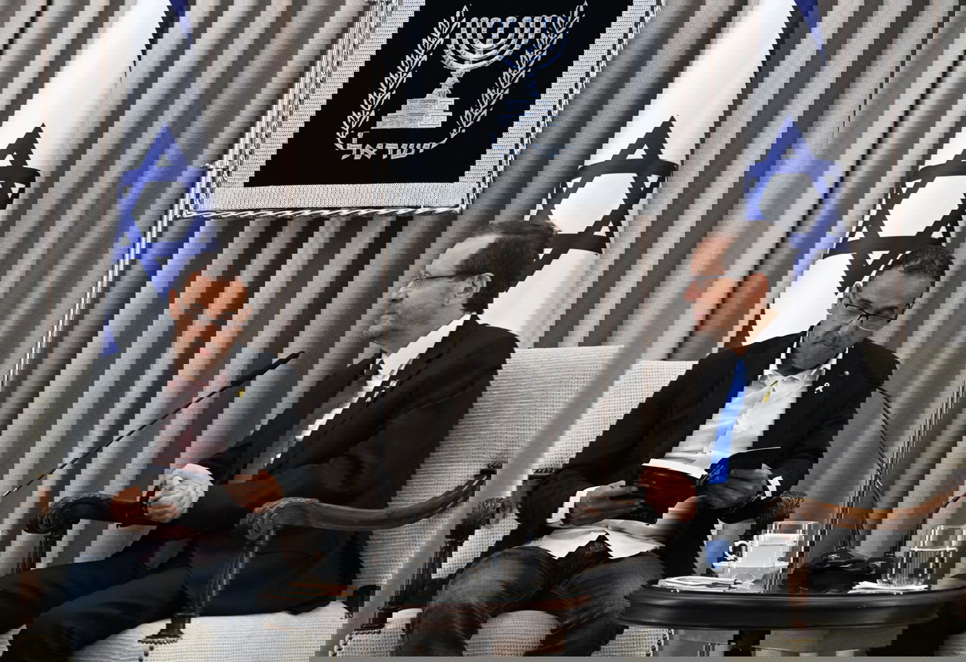 אלי שרעבי עם הנשיא הרצוג