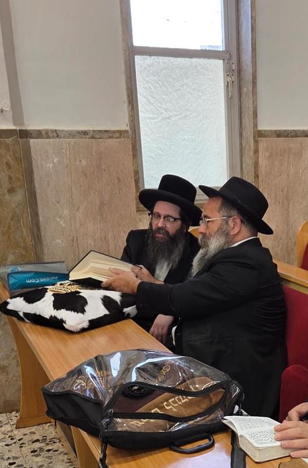 האדמו"ר מזוועהיל ארה"ב בביקור בכפר חב"ד