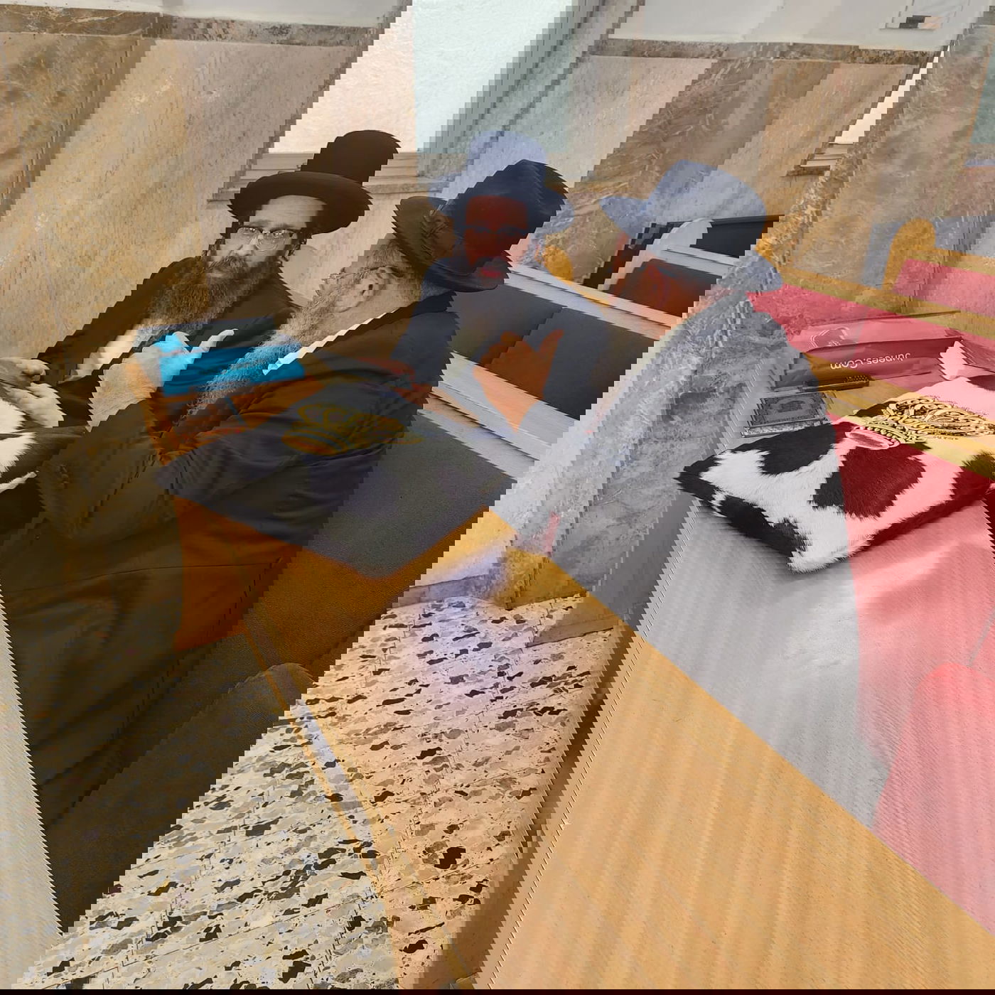 האדמו"ר מזוועהיל ארה"ב בביקור בכפר חב"ד