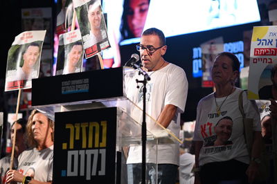 אלי שרעבי, הערב