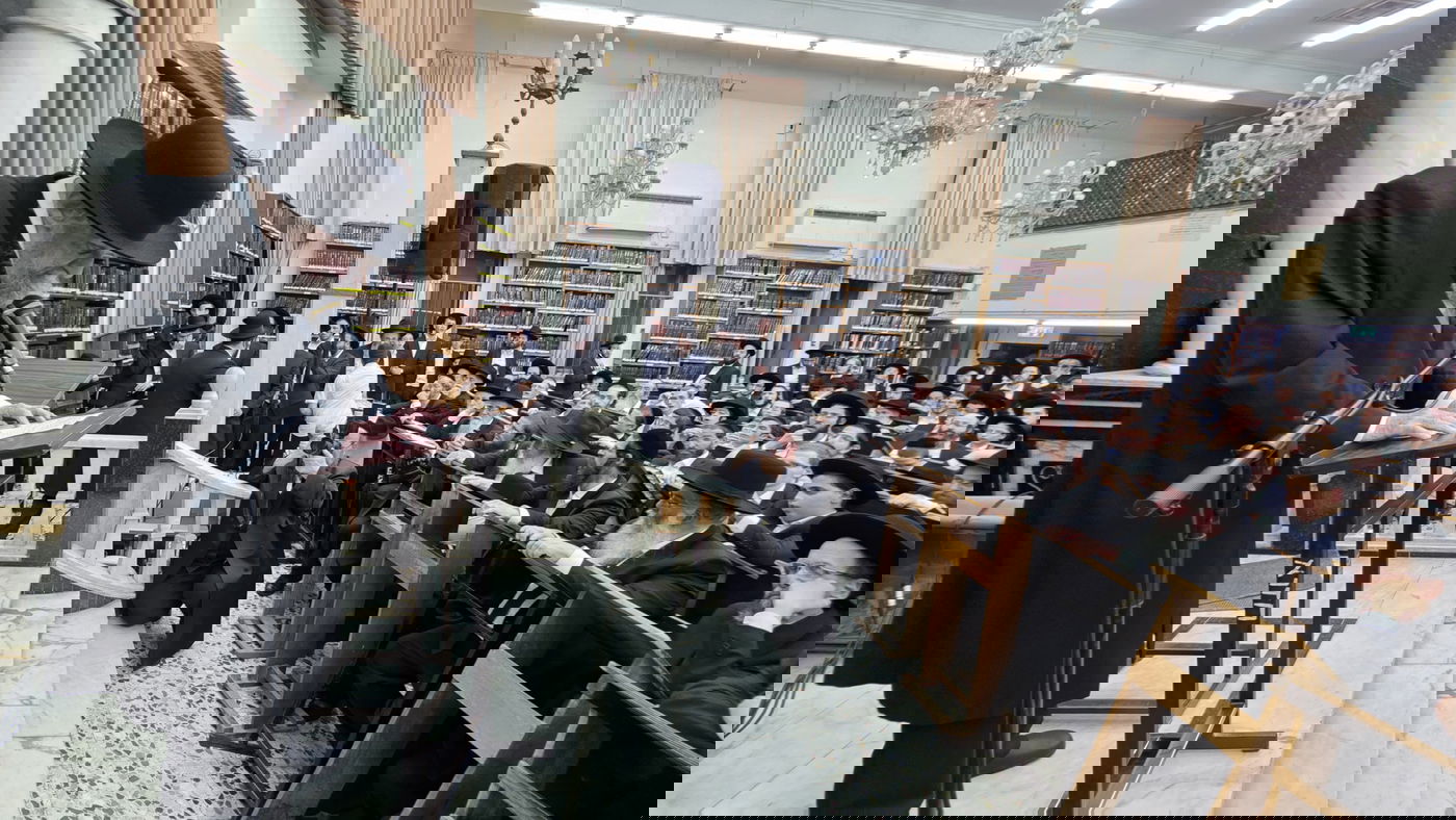 עצרת מחאה בכולל חזון איש בבני ברק