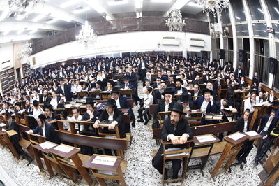 עצרת מחאה בכולל חזון איש בבני ברק על חילולי הקברים בעיר יהוד