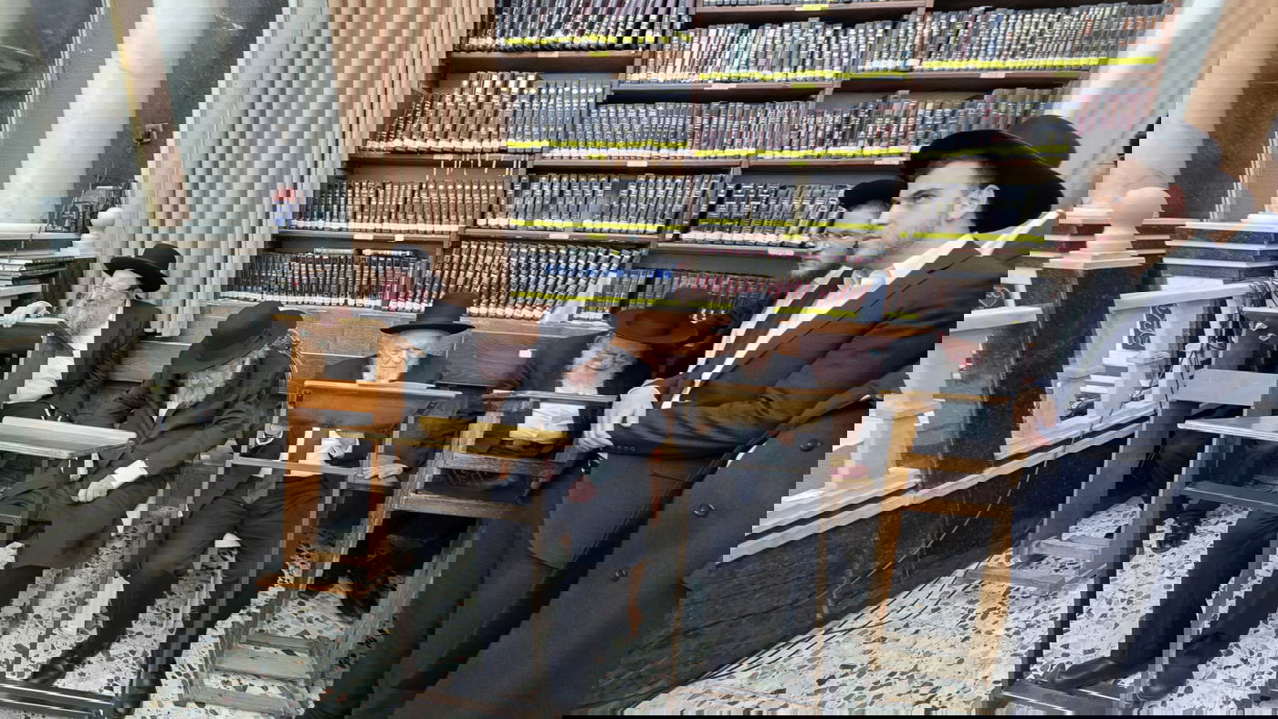 עצרת מחאה בכולל חזון איש בבני ברק