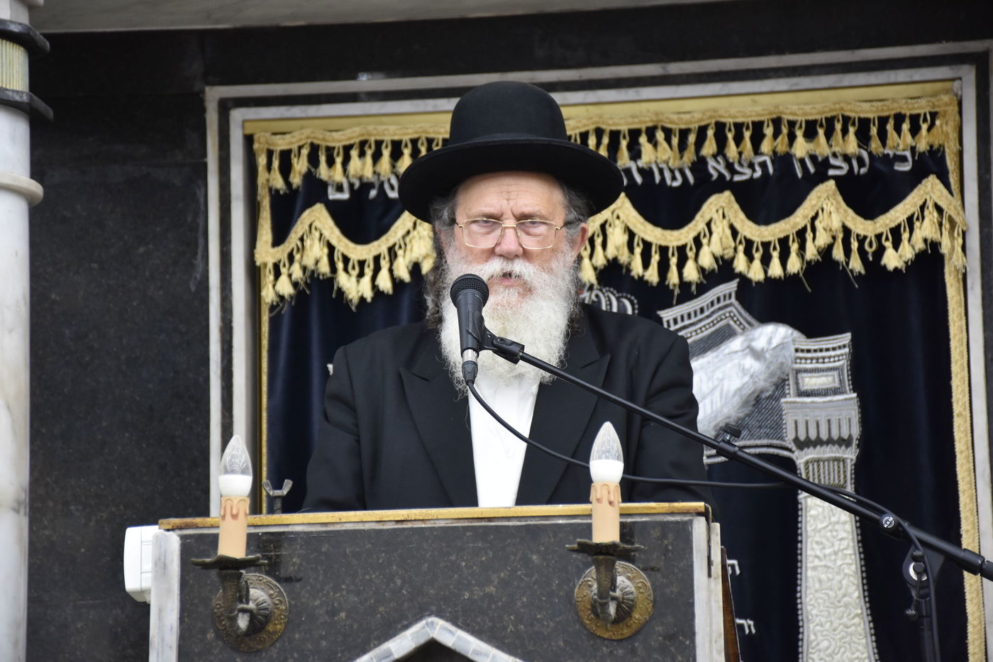 עצרת מחאה בכולל חזון איש בבני ברק על חילולי הקברים בעיר יהוד