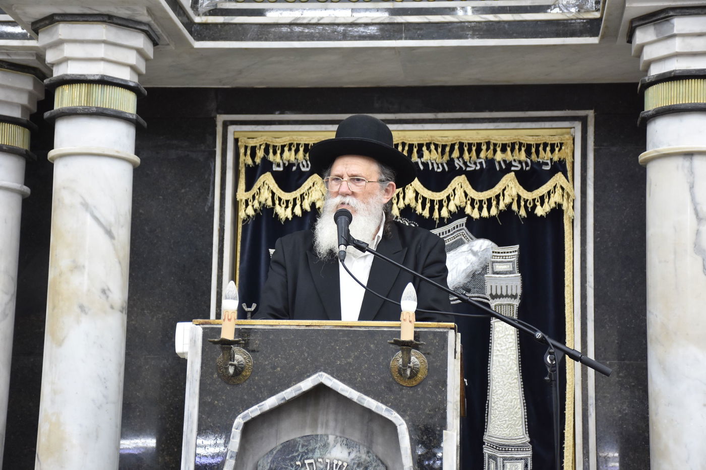 עצרת מחאה בכולל חזון איש בבני ברק על חילולי הקברים בעיר יהוד