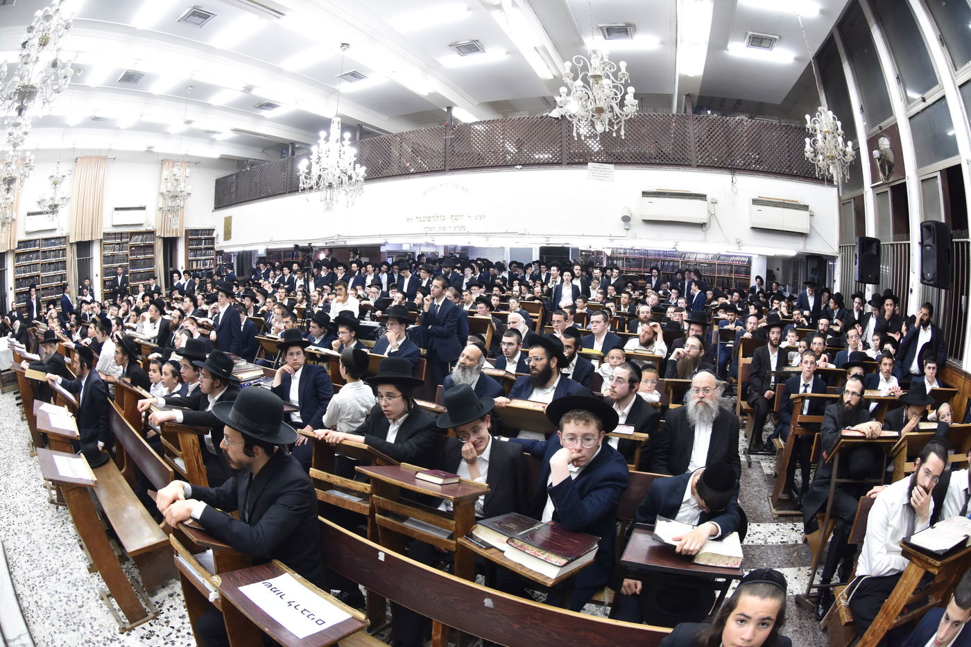 עצרת מחאה בכולל חזון איש בבני ברק על חילולי הקברים בעיר יהוד