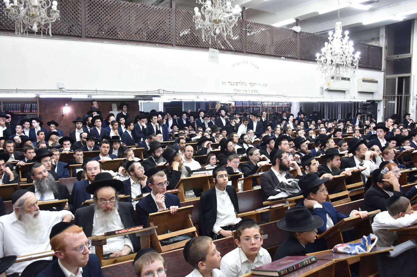 עצרת מחאה בכולל חזון איש בבני ברק על חילולי הקברים בעיר יהוד