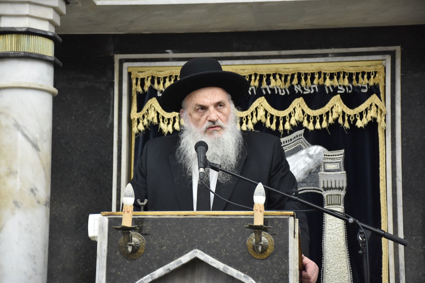 עצרת מחאה בכולל חזון איש בבני ברק על חילולי הקברים בעיר יהוד