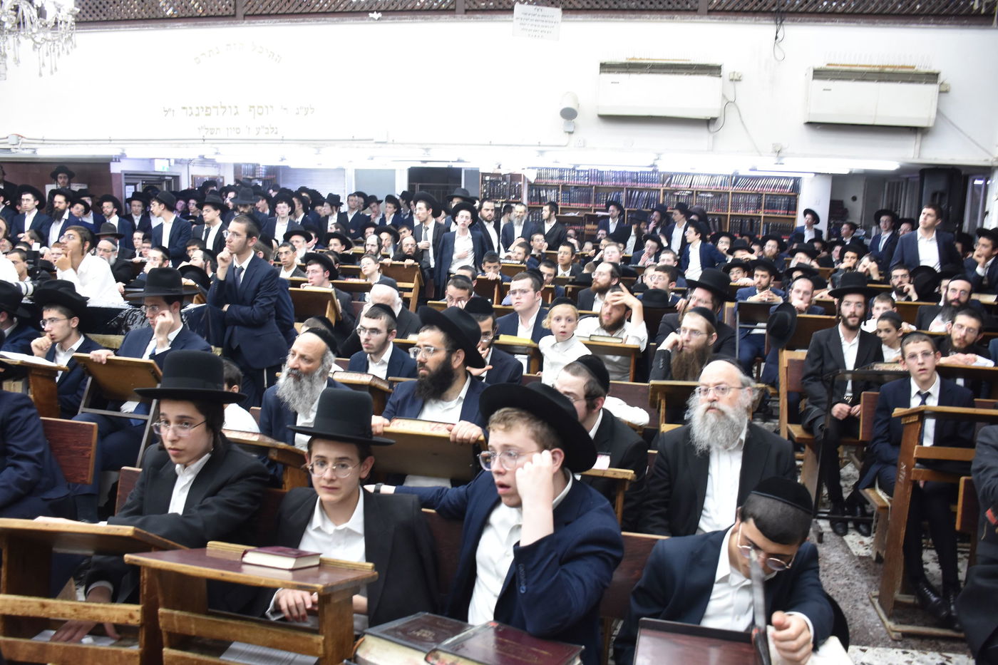 עצרת מחאה בכולל חזון איש בבני ברק על חילולי הקברים בעיר יהוד