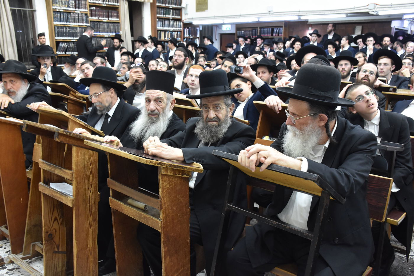 עצרת מחאה בכולל חזון איש בבני ברק על חילולי הקברים בעיר יהוד