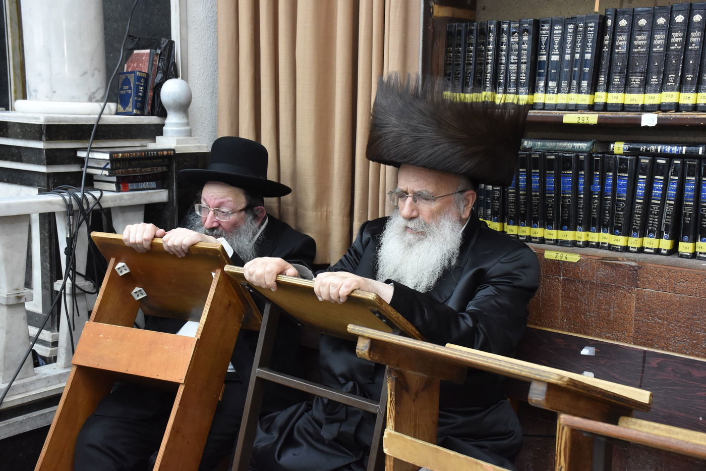 עצרת מחאה בכולל חזון איש בבני ברק על חילולי הקברים בעיר יהוד