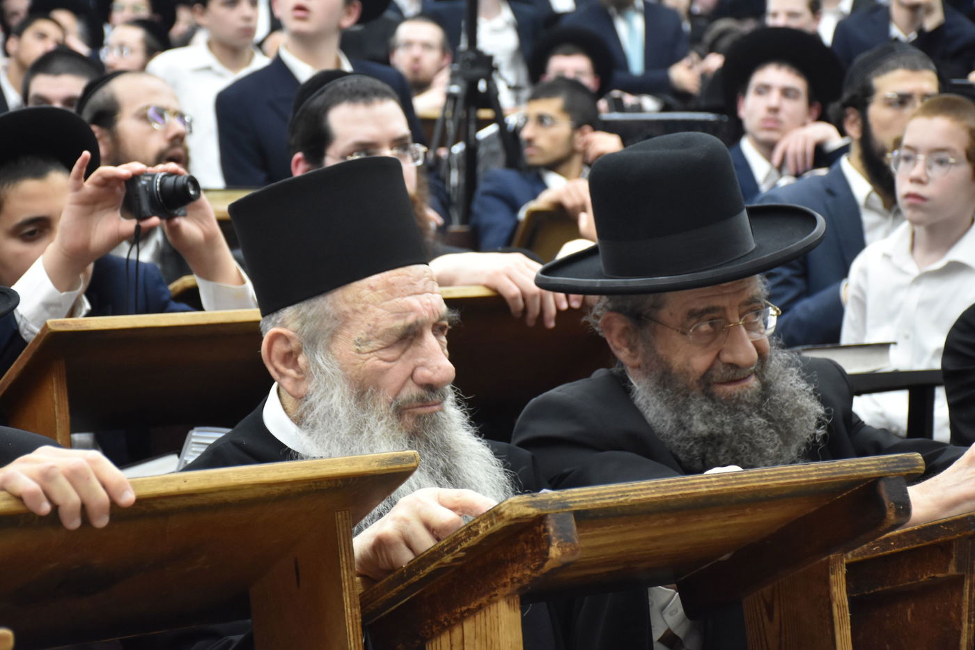 עצרת מחאה בכולל חזון איש בבני ברק על חילולי הקברים בעיר יהוד