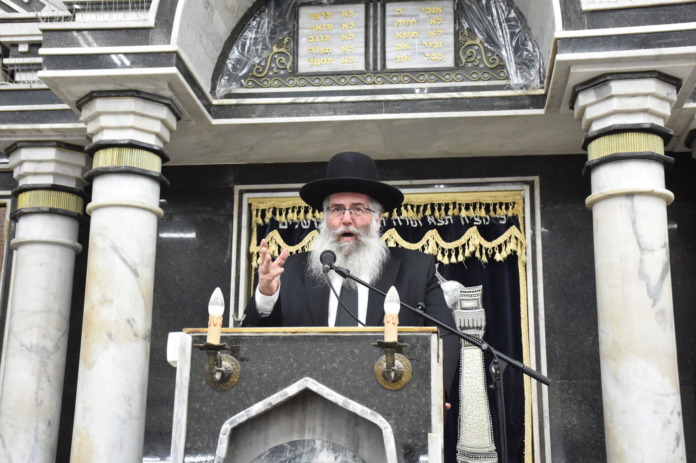 עצרת מחאה בכולל חזון איש בבני ברק על חילולי הקברים בעיר יהוד