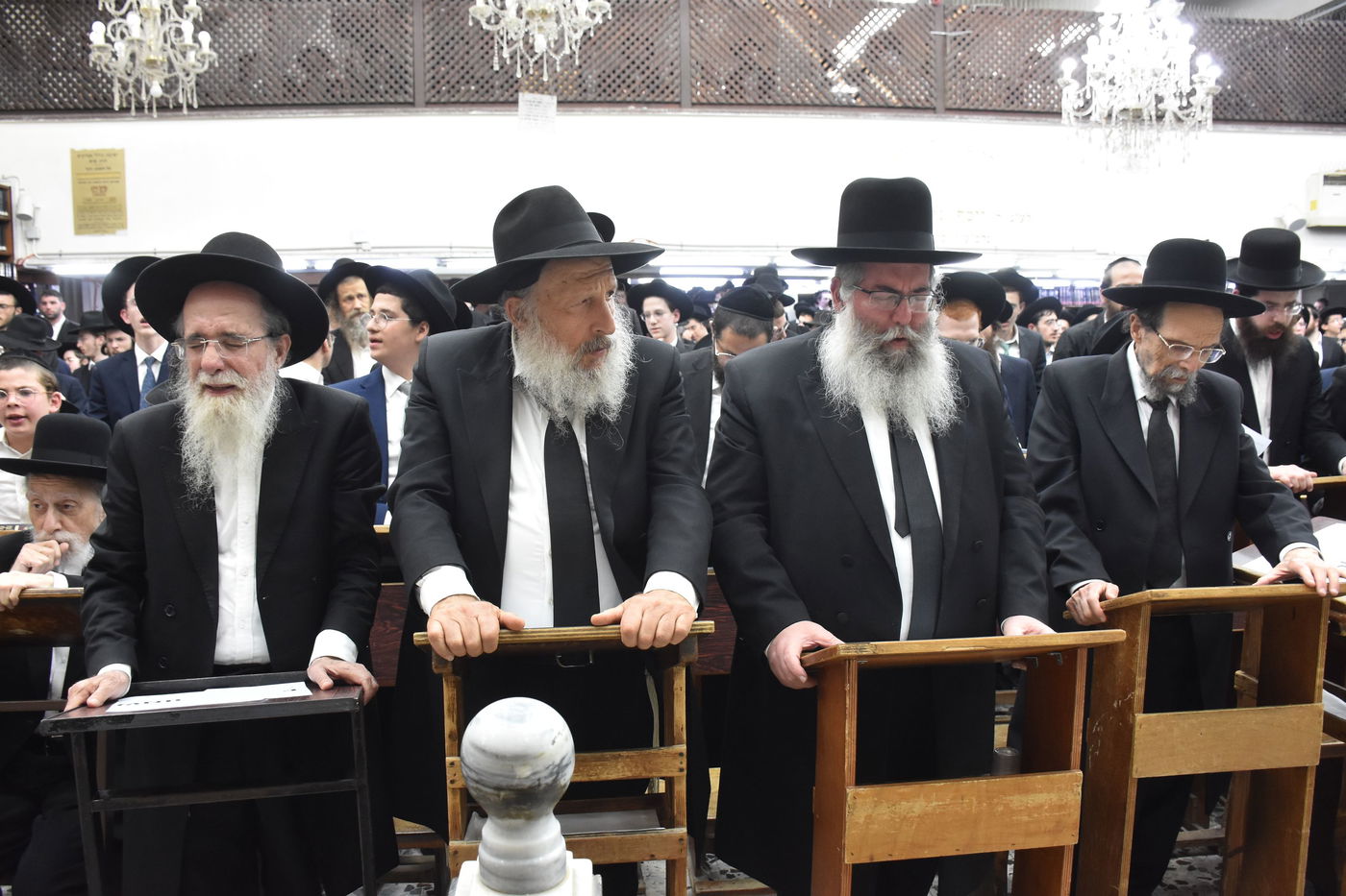 עצרת מחאה בכולל חזון איש בבני ברק על חילולי הקברים בעיר יהוד