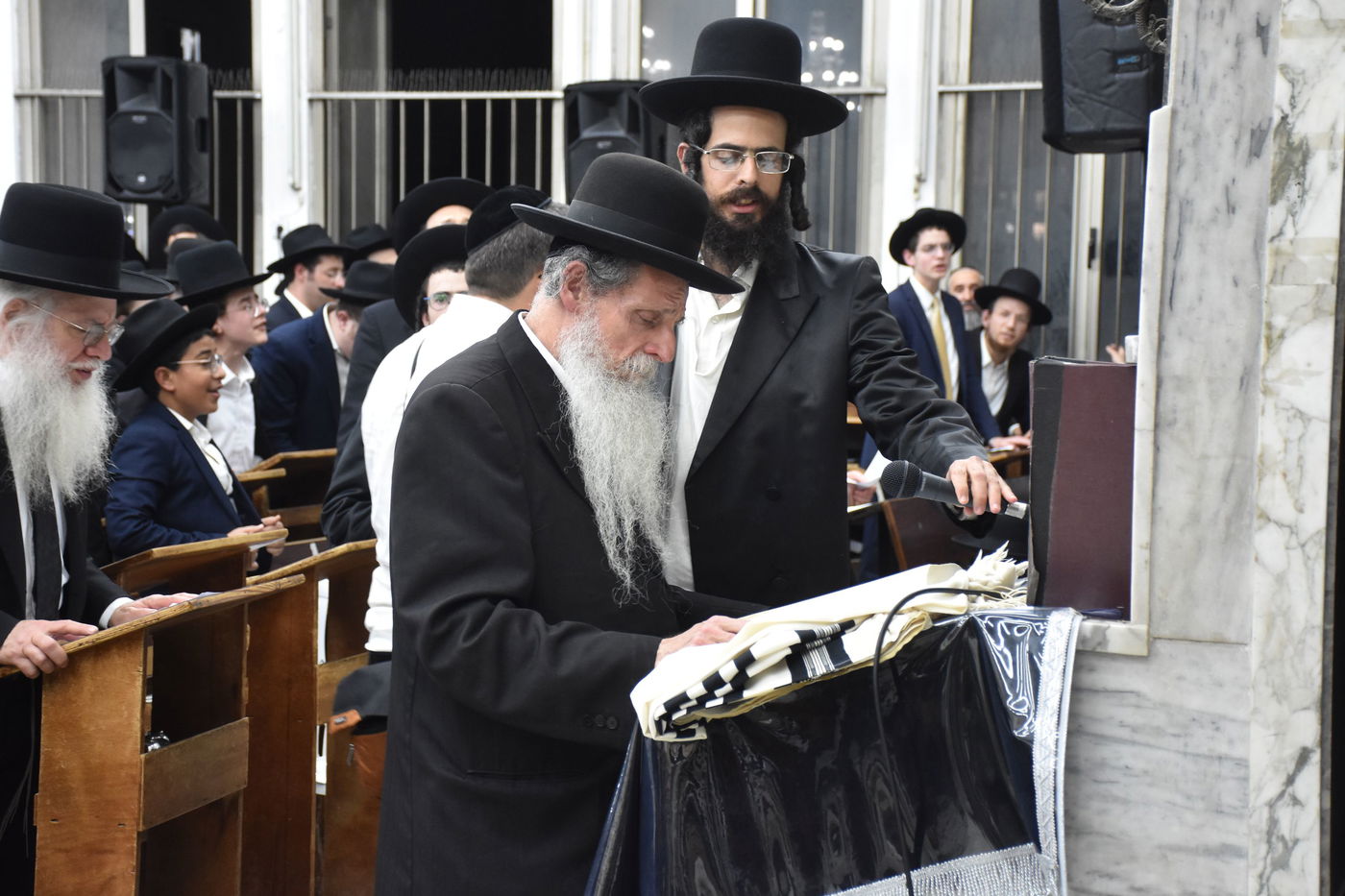 עצרת מחאה בכולל חזון איש בבני ברק על חילולי הקברים בעיר יהוד