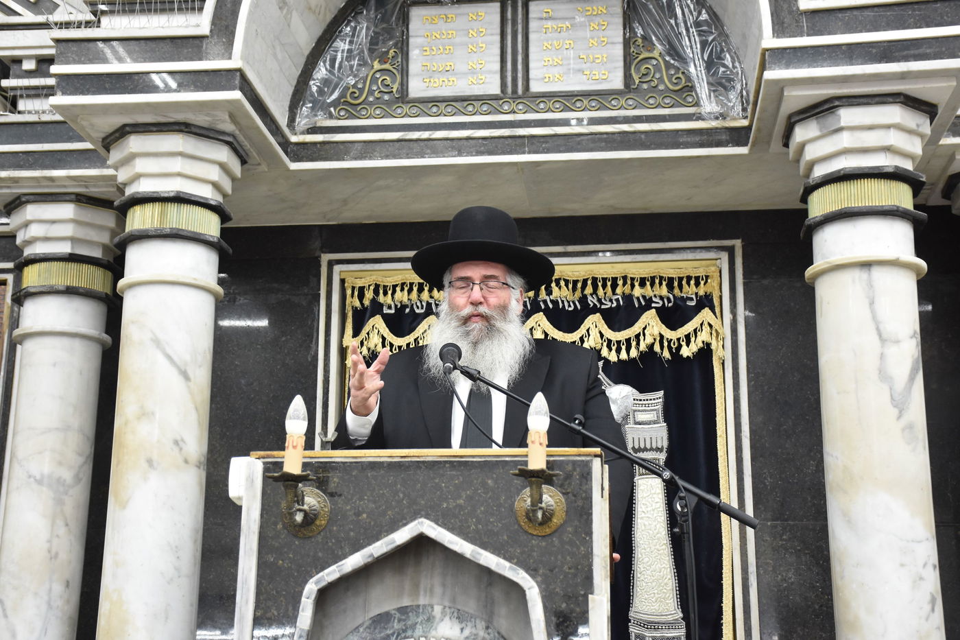 עצרת מחאה בכולל חזון איש בבני ברק על חילולי הקברים בעיר יהוד