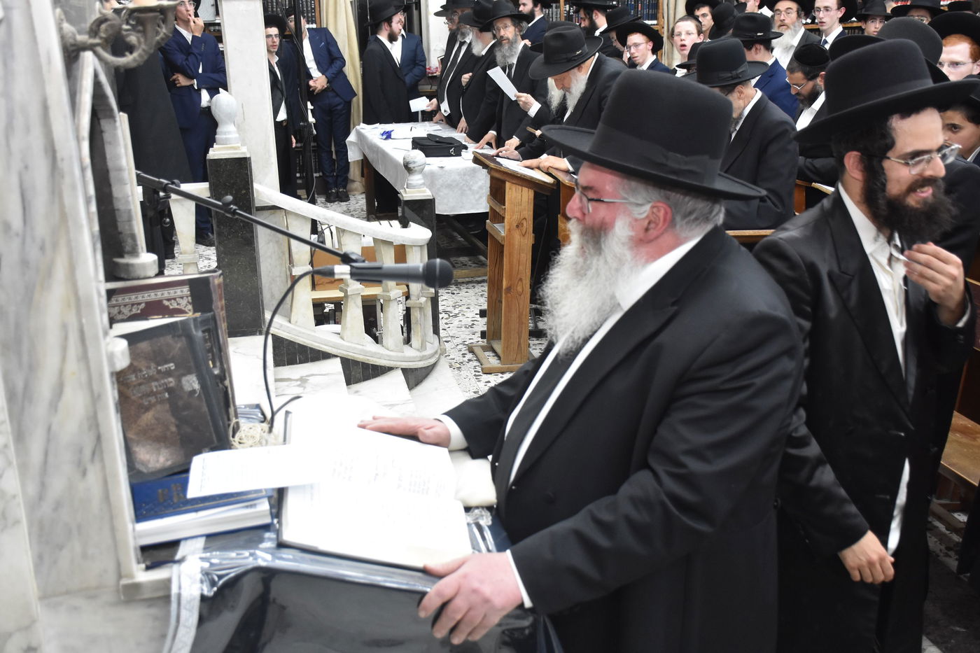 עצרת מחאה בכולל חזון איש בבני ברק על חילולי הקברים בעיר יהוד