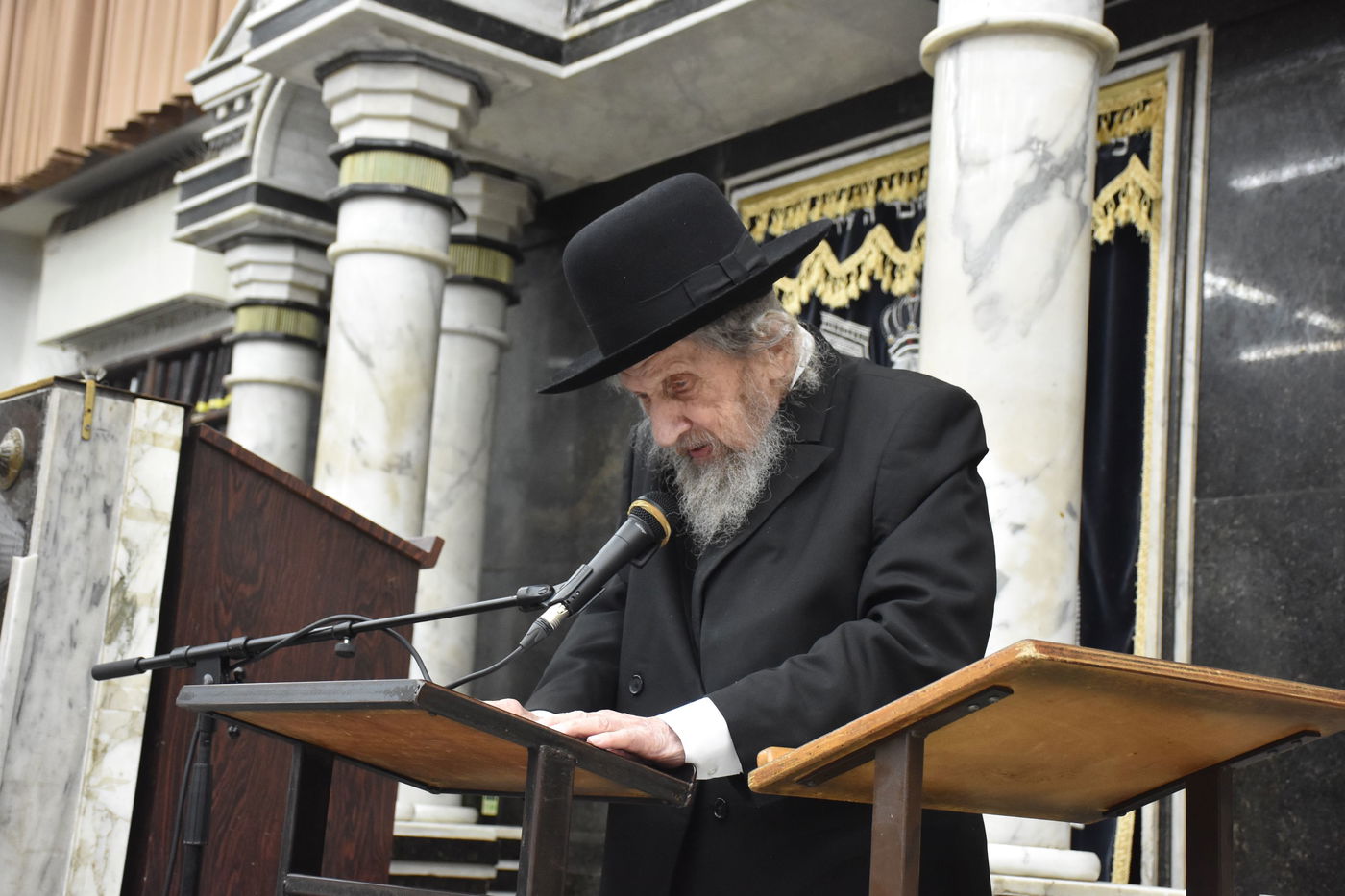 עצרת מחאה בכולל חזון איש בבני ברק על חילולי הקברים בעיר יהוד