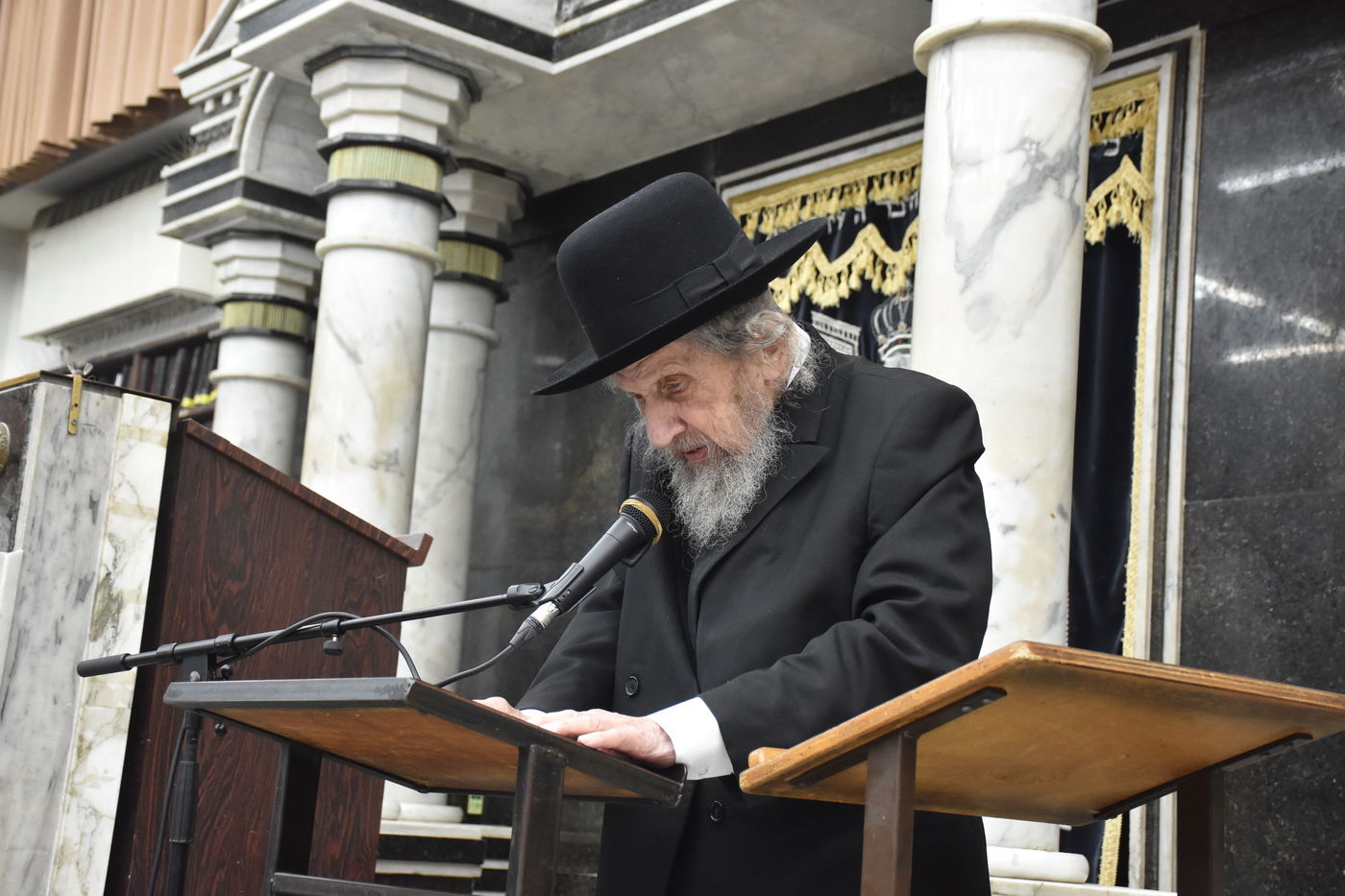 עצרת מחאה בכולל חזון איש בבני ברק על חילולי הקברים בעיר יהוד