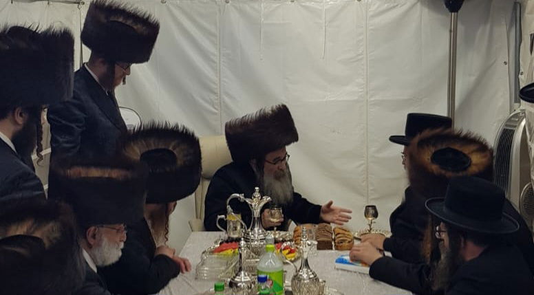 האדמו"ר מבית יצחק ד'ספינקא בביקור אצל הרה"צ רבי נחמן מנדל