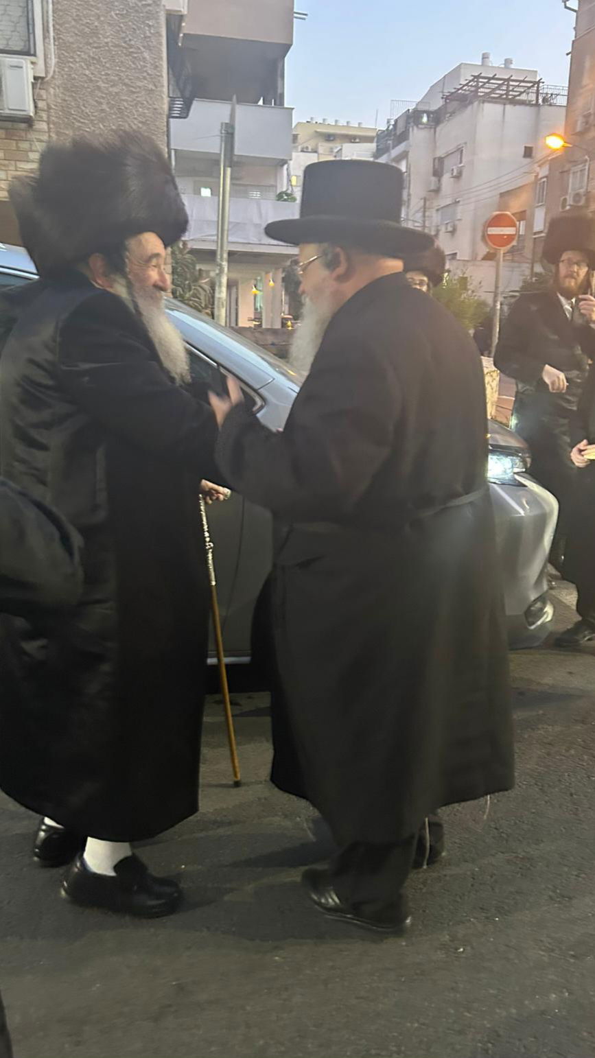 האדמו"ר מבית יצחק ד'ספינקא בביקור אצל הרה"צ רבי נחמן מנדל