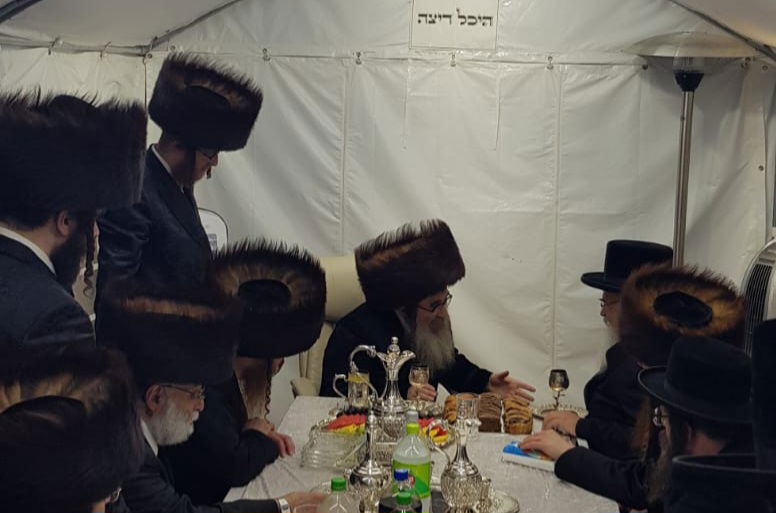 האדמו"ר מבית יצחק ד'ספינקא בביקור אצל הרה"צ רבי נחמן מנדל