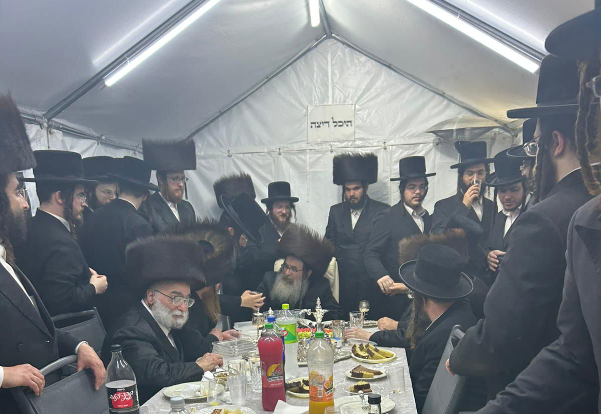 האדמו"ר מבית יצחק ד'ספינקא בביקור אצל הרה"צ רבי נחמן מנדל