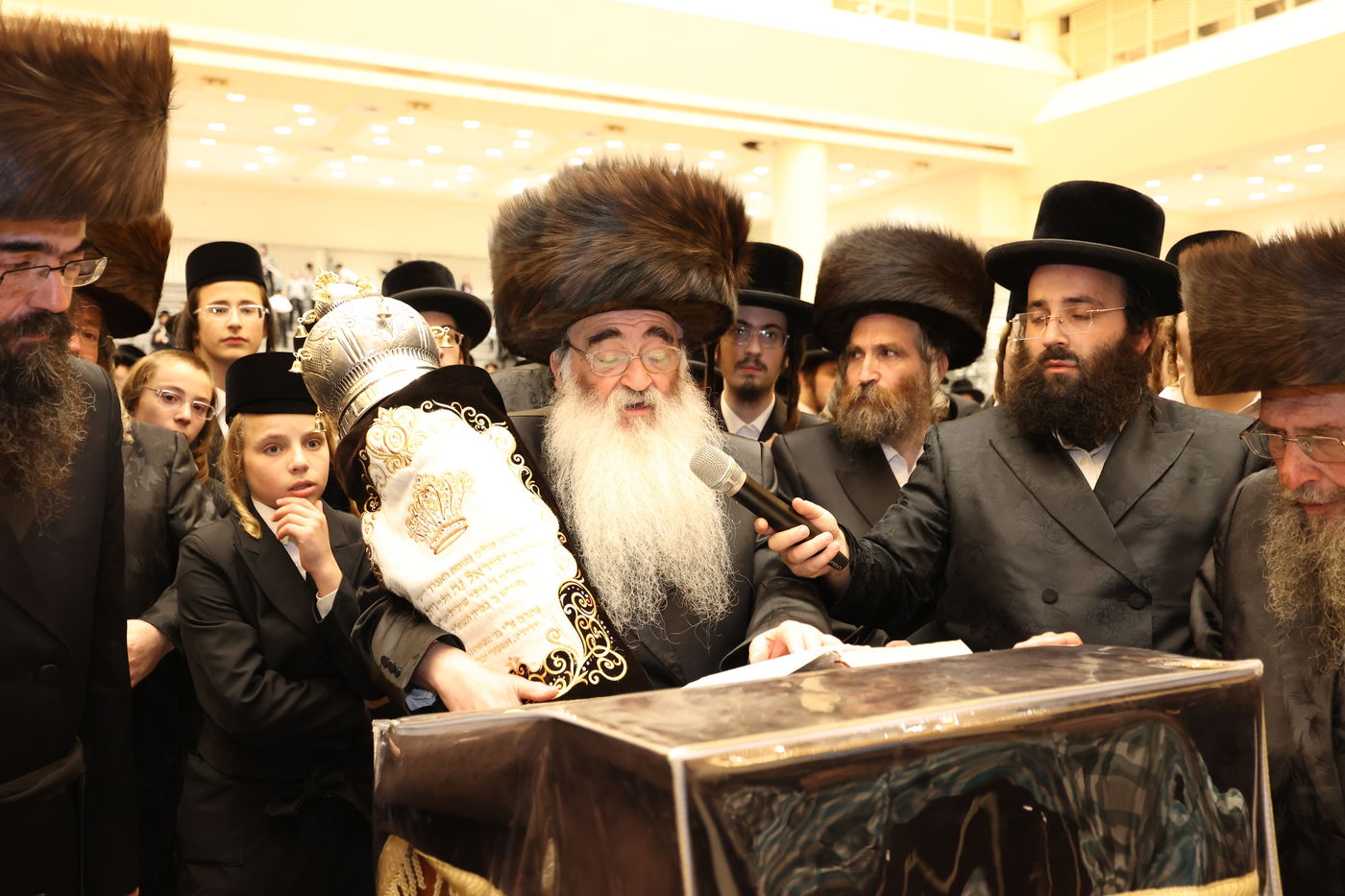 הכנסת ספר תורה לע"נ הר"ר ישראל נח ויזל ז"ל