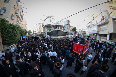 הכנסת ספר תורה לע"נ הר"ר ישראל נח ויזל ז"ל