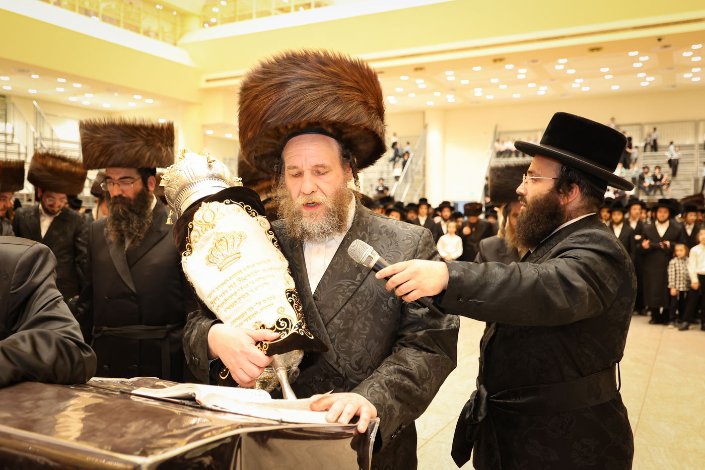 הכנסת ספר תורה לע"נ הר"ר ישראל נח ויזל ז"ל